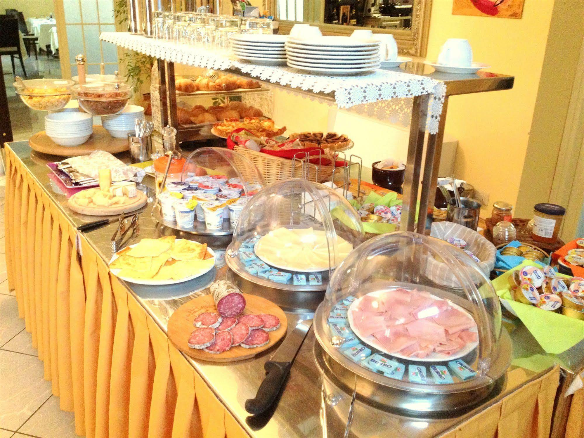 Hotel Villa Cinzia Villanova Mondovì Екстериор снимка